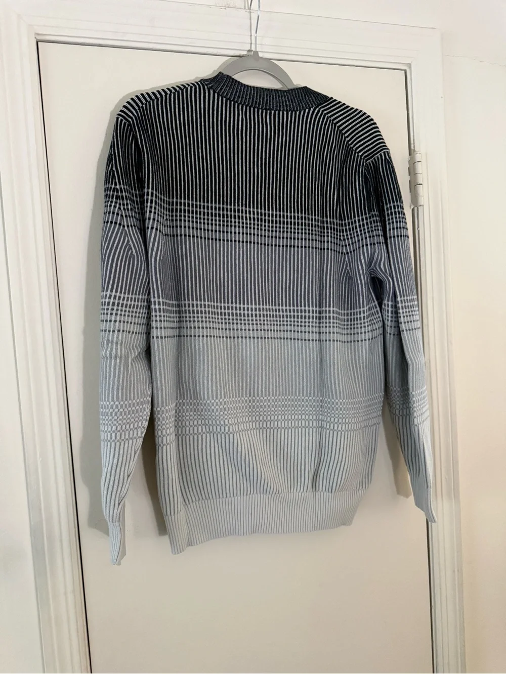 Alfani Men’s Gradient Black and White Crewneck Sweater Size Large